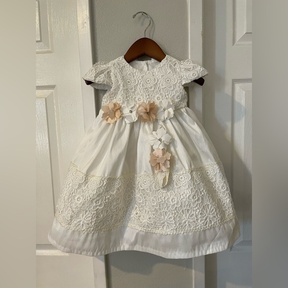 Elegant White Lace Kids Formal Dress - Picture 1 of 13